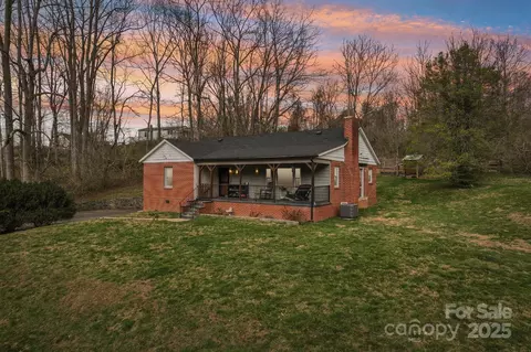 181 Dogwood Ln, Spruce Pine, NC 28777