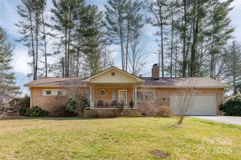226 Lyndale Rd, Hendersonville, NC 28739