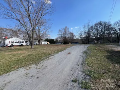 1652 Doggett Rd, Forest City, NC 28043