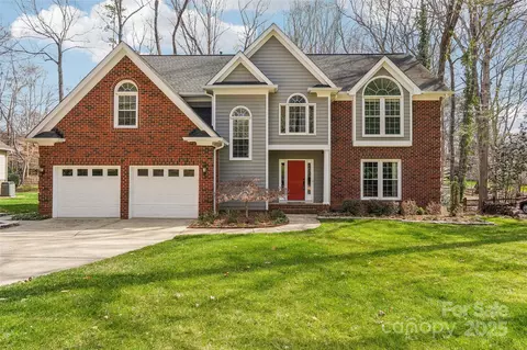 1916 Dugan Dr, Charlotte, NC 28270