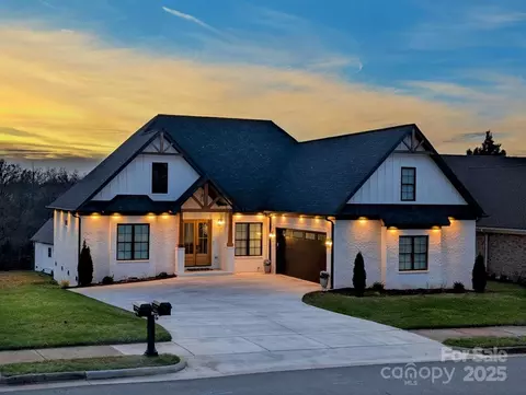 4412 Holly Ne Cir NE, Conover, NC 28613