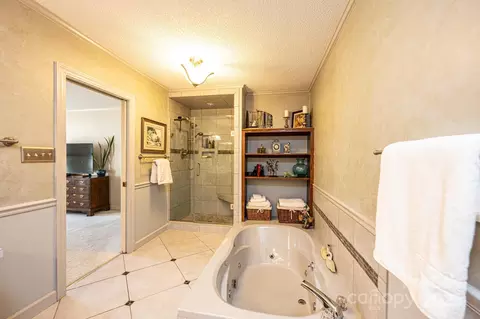 Bath - 3021 8th Street Ne Ct NE, Hickory, NC 28601 photo 1 of 2