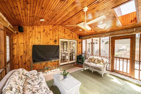 Exterior - 3021 8th Street Ne Ct NE, Hickory, NC 28601 photo 7 of 13