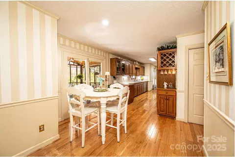 Dining - 3021 8th Street Ne Ct NE, Hickory, NC 28601 photo 2 of 5