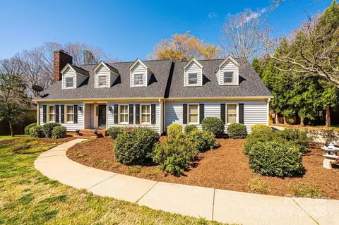 Exterior - 3021 8th Street Ne Ct NE, Hickory, NC 28601 photo 2 of 13