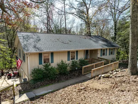 23 Keeneland Dr, Hendersonville, NC 28792