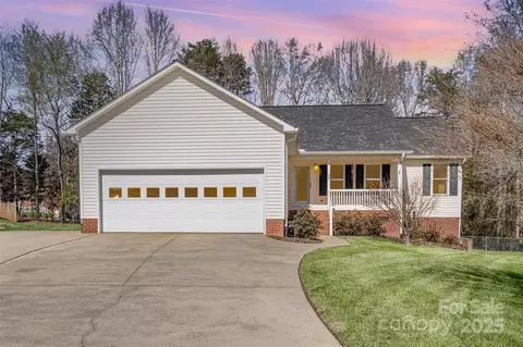 195 Sandalwood Ln, China Grove, NC 28023