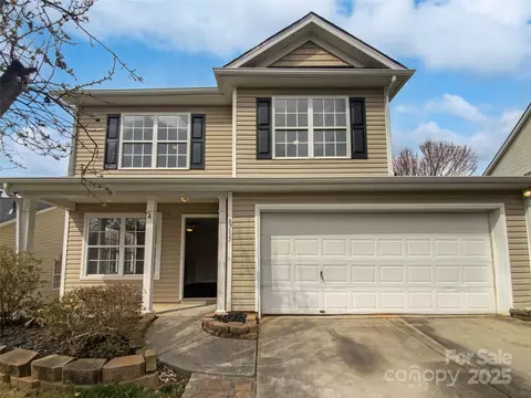 8715 Green Ivy Ln, Charlotte, NC 28217