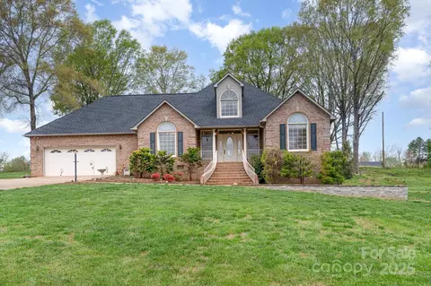 126 Harbourtown Dr, Kings Mountain, NC 28086