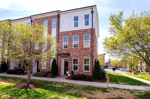 769 Seigle Point Dr, Charlotte, NC 28204