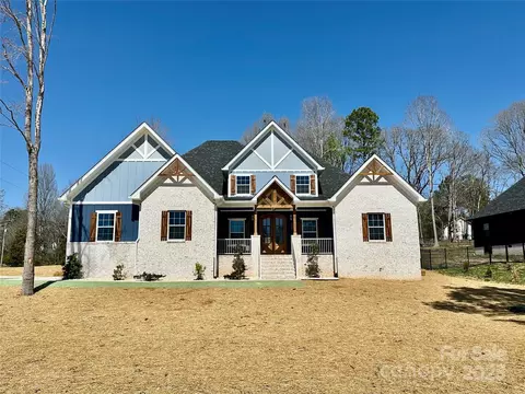 167 Harbor Point Dr, Cherryville, NC 28021