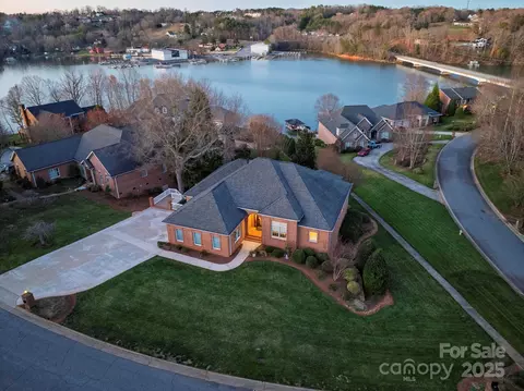 110 49th Avenue Nw Pl NW, Hickory, NC 28601 photo 2