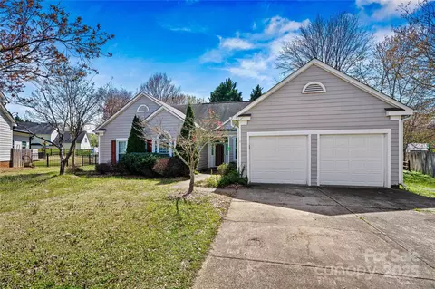 8402 Albury Walk Ln, Charlotte, NC 28277