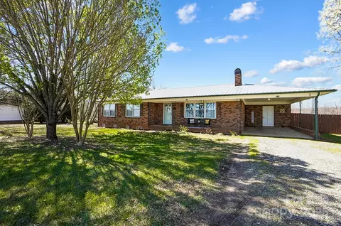 976 Pointview Ln, Lincolnton, NC 28092