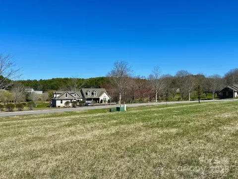205 Glenwood Dr, Jefferson, NC 28640