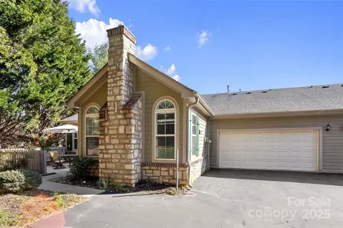 17 Outlook Cir, Swannanoa, NC 28778