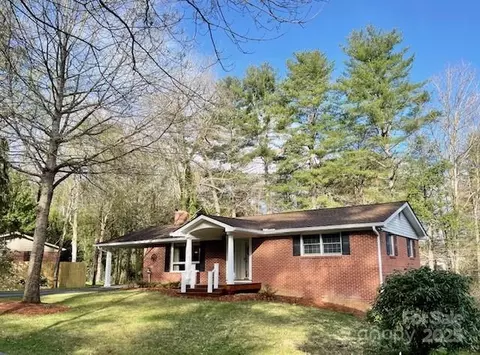 19 Robert E Lee Dr, Flat Rock, NC 28731