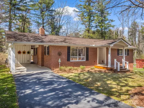19 Robert E Lee Dr, Flat Rock, NC 28731 photo 2