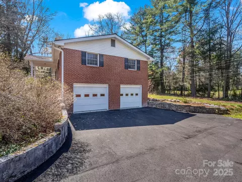 19 Robert E Lee Dr, Flat Rock, NC 28731 photo 5