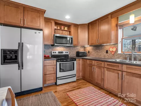 19 Robert E Lee Dr, Flat Rock, NC 28731 photo 11