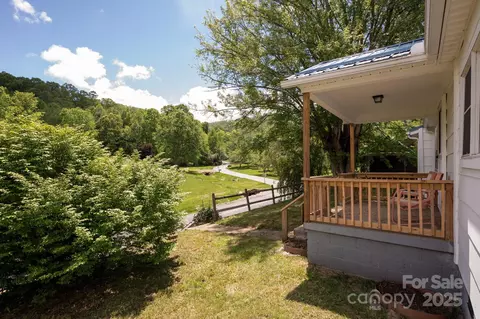 1022 Phipps Creek Rd, Burnsville, NC 28714