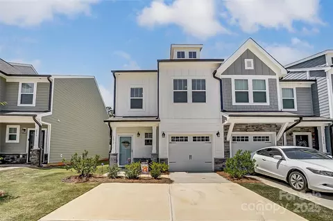 2032 Crooked Oak Ln, York, SC 29745
