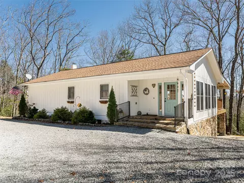 75 Deep Woods Rd, Mills River, NC 28759