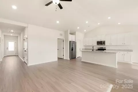 7128 Jerimoth Ln, Charlotte, NC 28215 photo 2