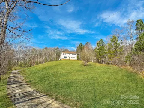 402 Tater Tot Dr, Nebo, NC 28761