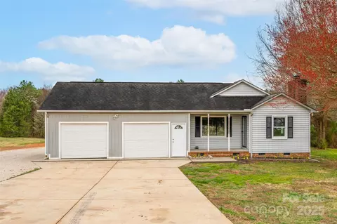 155 Country Ln, Mooresville, NC 28115