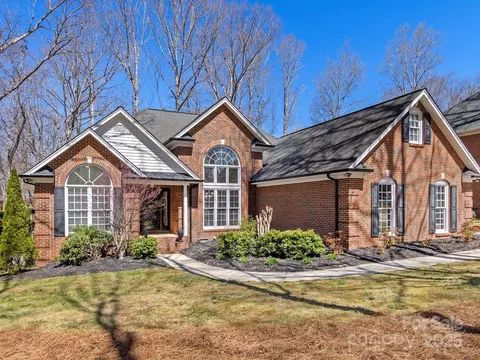 3222 Shadow Lake Ln, Matthews, NC 28104