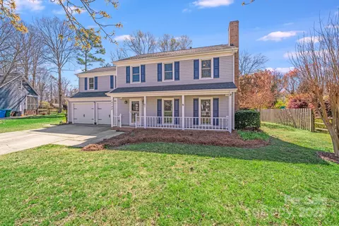 13732 Strathaven Dr, Matthews, NC 28105
