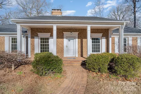 16 Devonshire Dr, Greensboro, NC 27410