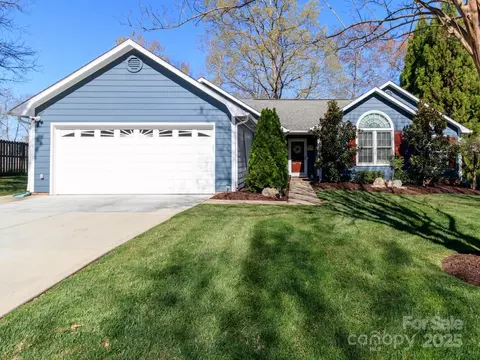 2318 Whispering Spring Dr, Matthews, NC 28105