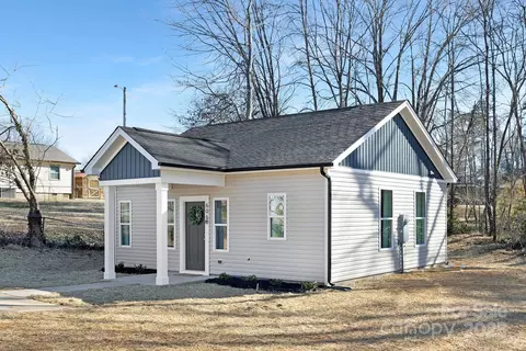 925 Park Dr, Statesville, NC 28677