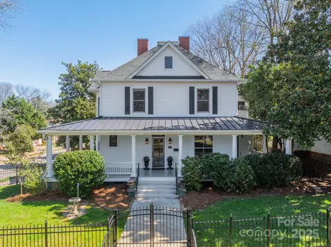 234 N Race St, Statesville, NC 28677