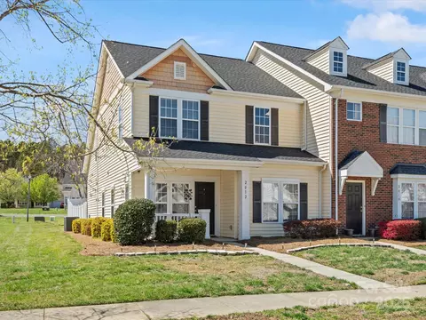 2012 Oakstone Dr, Monroe, NC 28110 photo 2