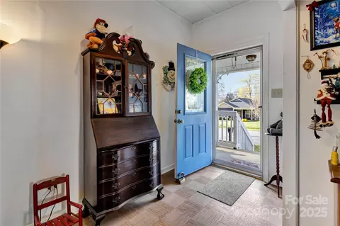 210 W Lee Ave, Bessemer City, NC 28016