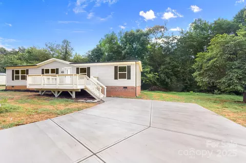 141 Lakewind Dr, Mooresville, NC 28115