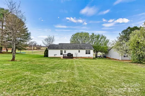 Exterior - 301 N 4th Ave, Maiden, NC 28650 photo 6 of 7