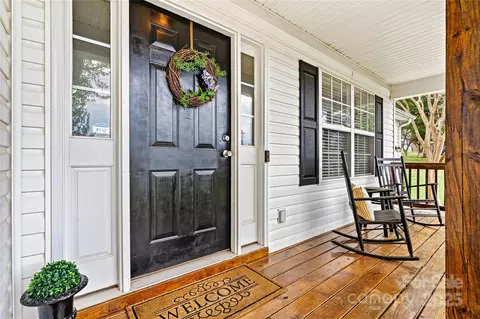 Exterior - 301 N 4th Ave, Maiden, NC 28650 photo 3 of 7