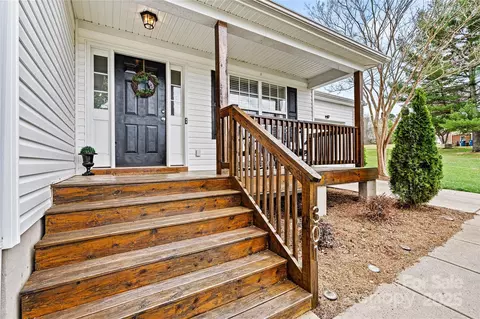 Exterior - 301 N 4th Ave, Maiden, NC 28650 photo 1 of 7