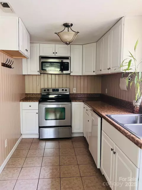 3232 Wilson Heights Dr, Hildebran, NC 28637