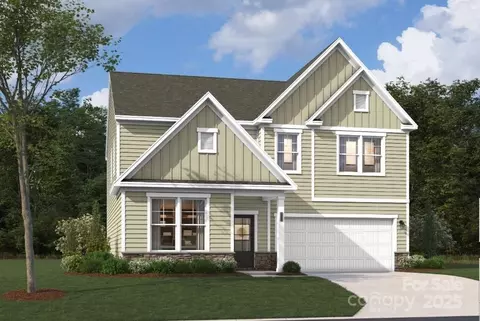 4011 Vista Pine Dr, Charlotte, NC 28215