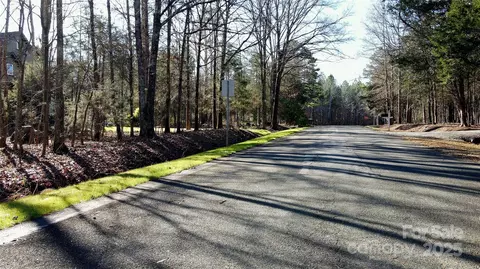 9608 Regent Dr, Davidson, NC 28036 photo 3