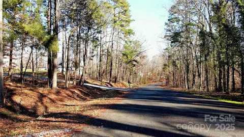9608 Regent Dr, Davidson, NC 28036 photo 4