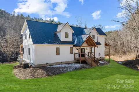 96 Light Waters Dr, Cullowhee, NC 28723