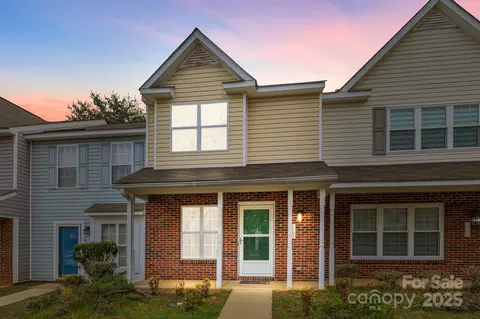 7707 Petrea Ln, Charlotte, NC 28227