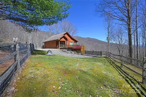 1147 Deerfield Dr, Hot Springs, NC 28743
