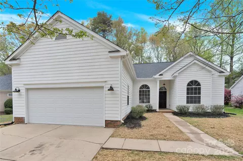 5923 Carriage Oaks Dr, Charlotte, NC 28262